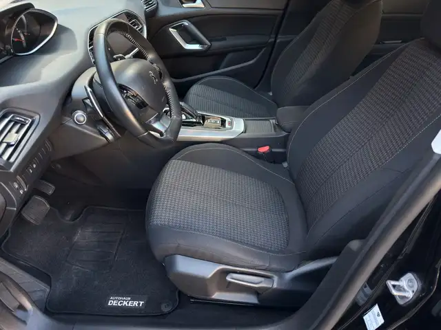 Peugeot 308 view 9