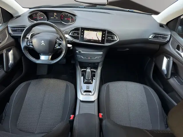 Peugeot 308 view 10