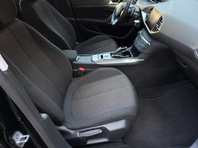 Peugeot 308 view 11