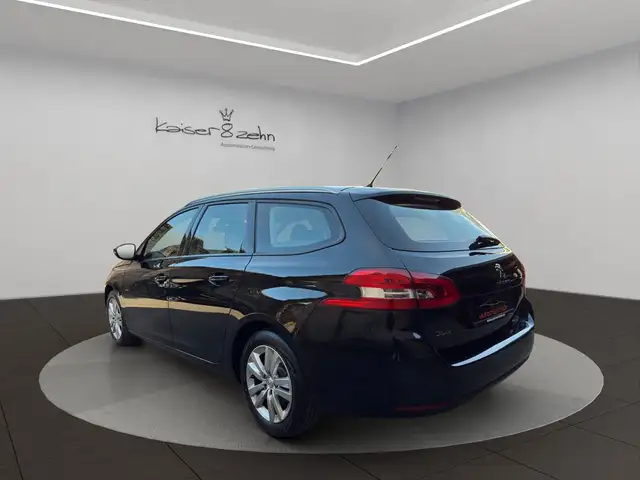 Peugeot 308 view 6