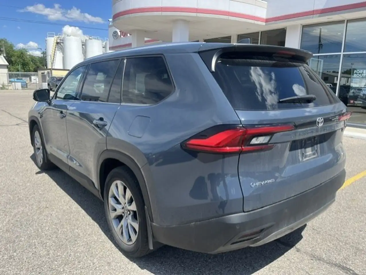 Toyota Grand Highlander снимка Toyota Grand Highlander