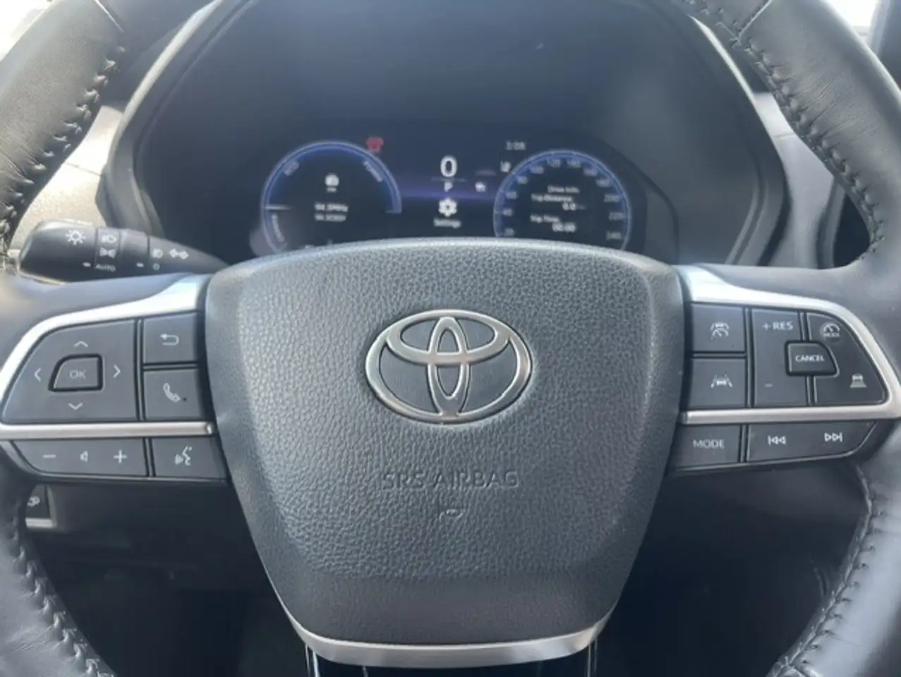Toyota Grand Highlander снимка Toyota Grand Highlander