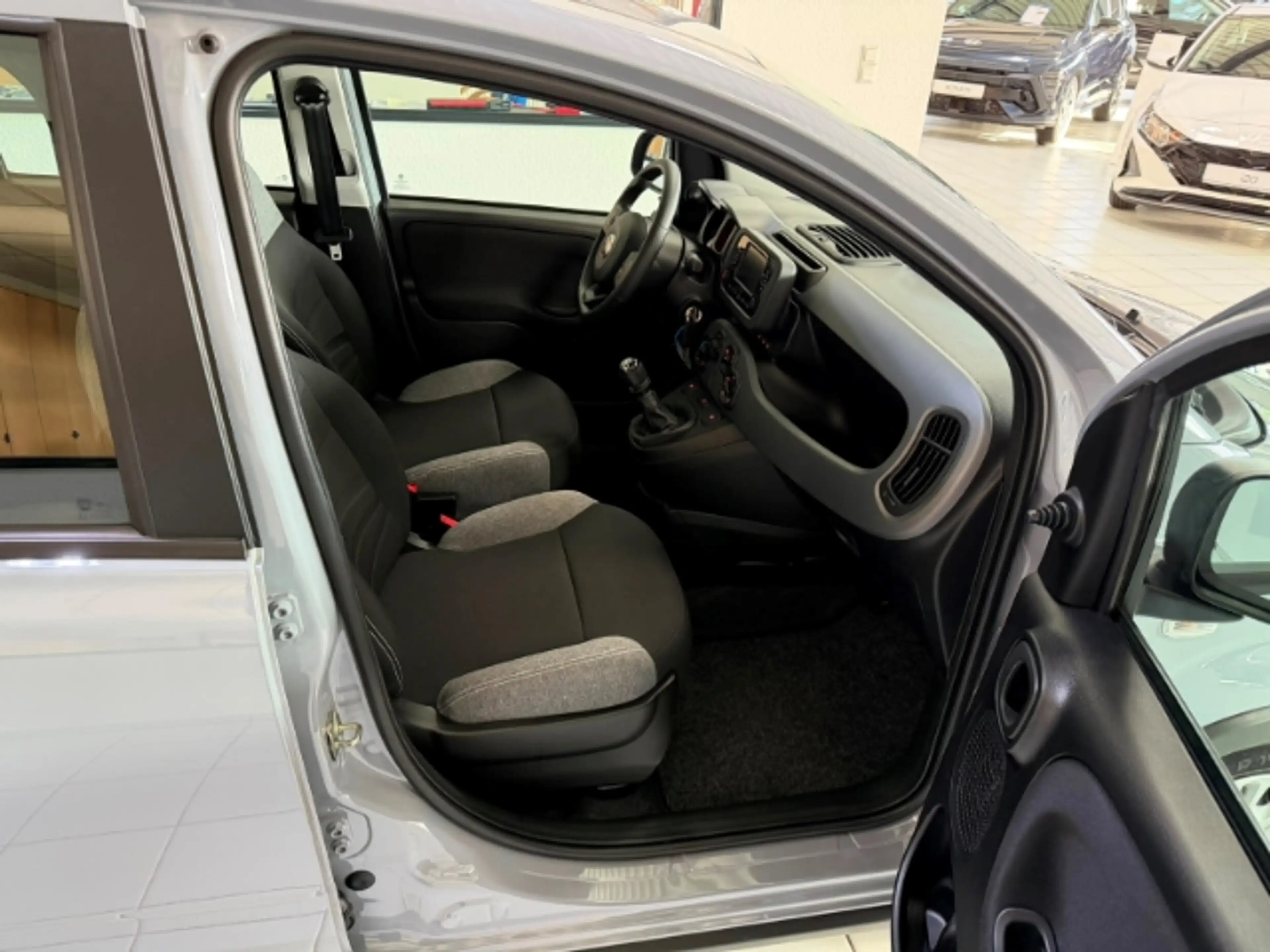 Fiat Panda Hybrid 1.0 GSE DAB Klima BT eFH — photo 10