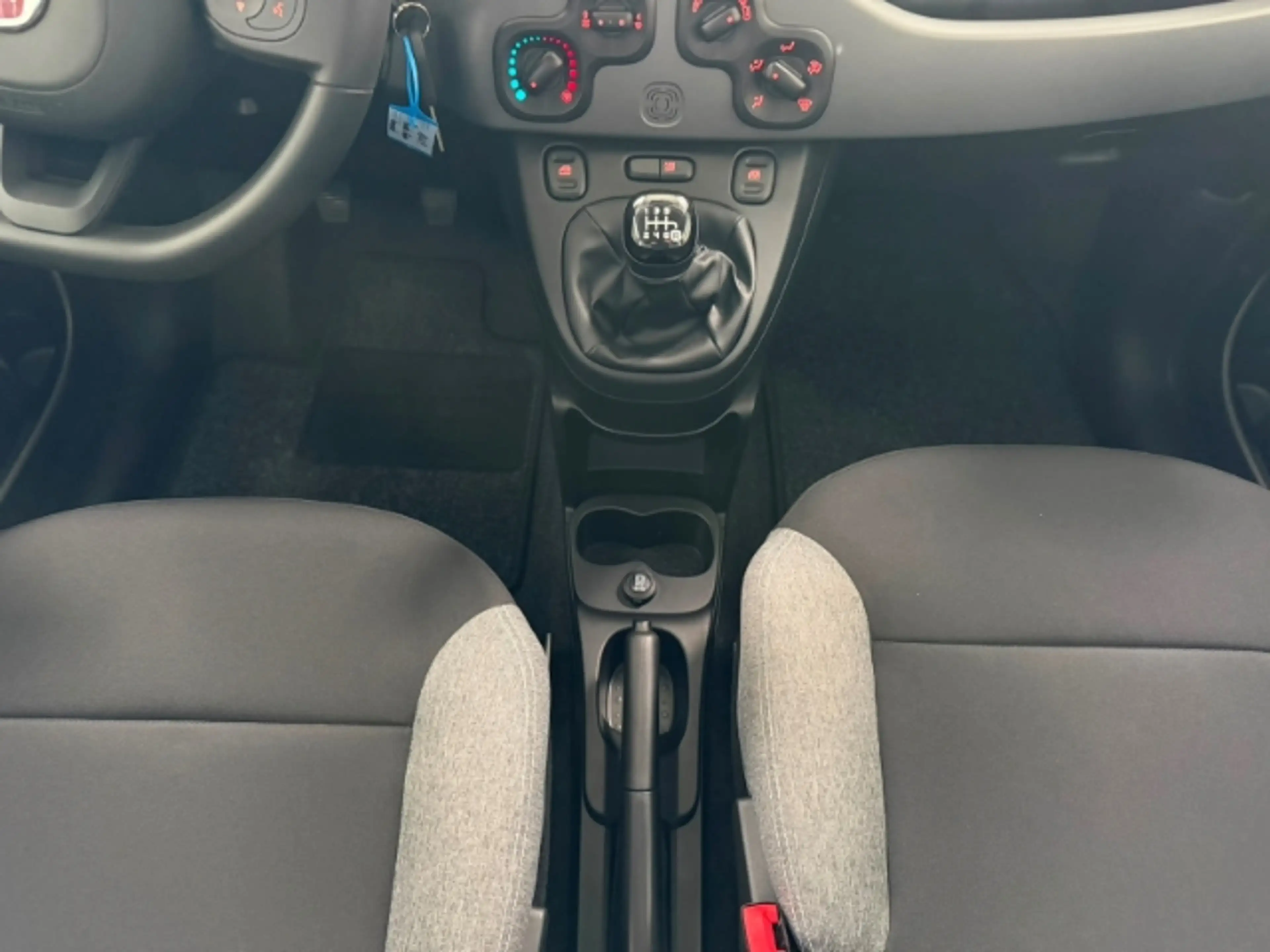 Fiat Panda Hybrid 1.0 GSE DAB Klima BT eFH — photo 14