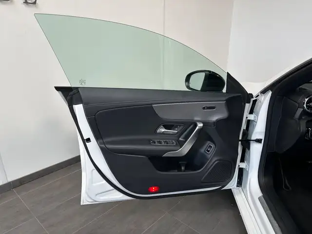 Mercedes-Benz Cla view 6
