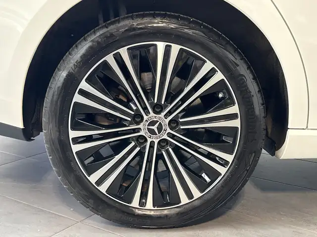 Mercedes-Benz Cla view 3