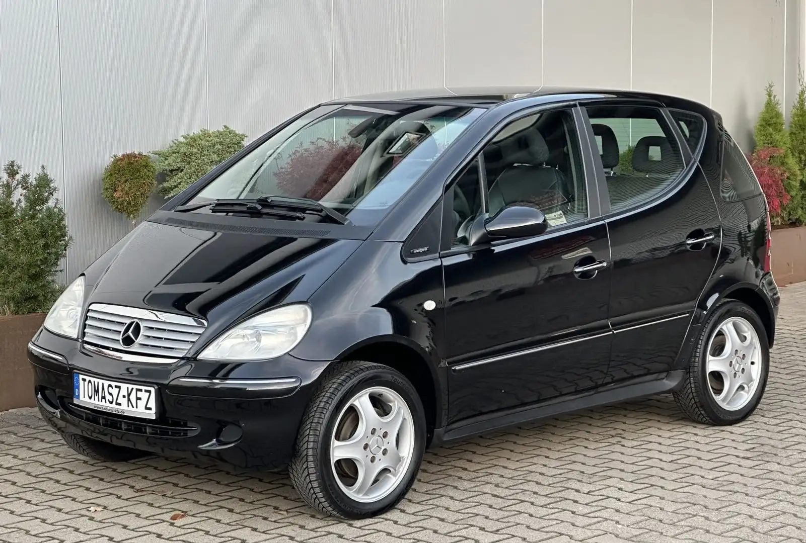 Mercedes-Benz A 190 Avantgarde*Leder*SHz*AC*Alu*TÜV+Insp. NEU Schwarz - 2