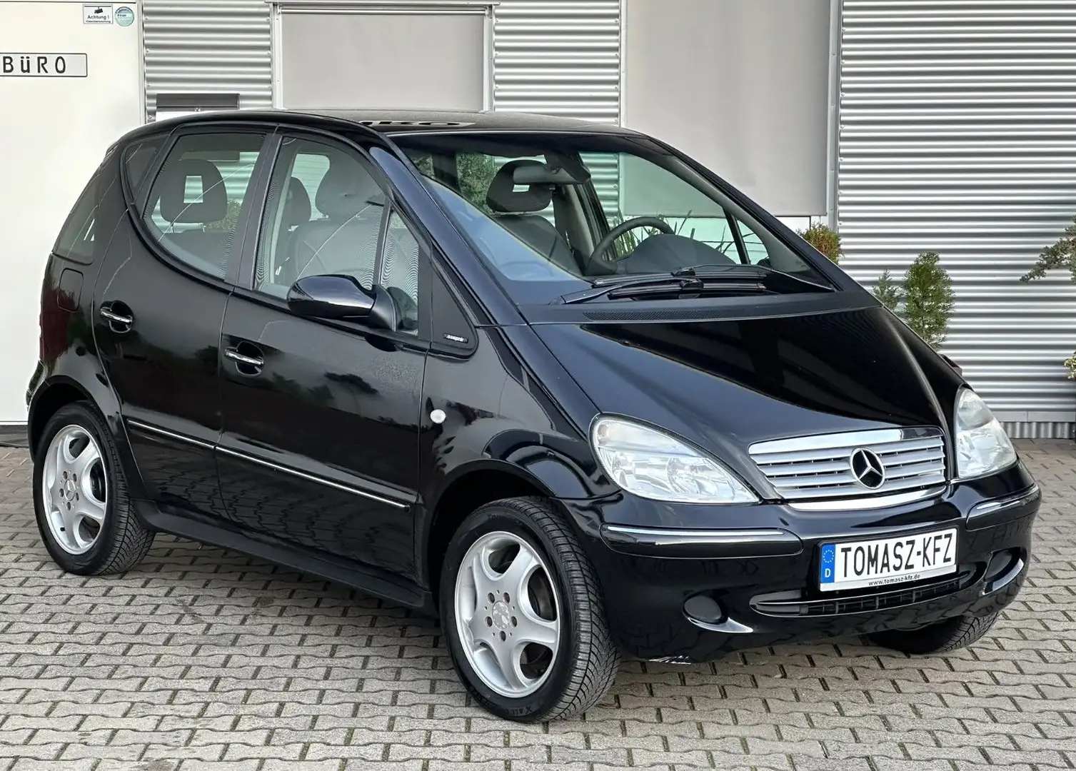 Mercedes-Benz A 190 Avantgarde*Leder*SHz*AC*Alu*TÜV+Insp. NEU Schwarz - 1