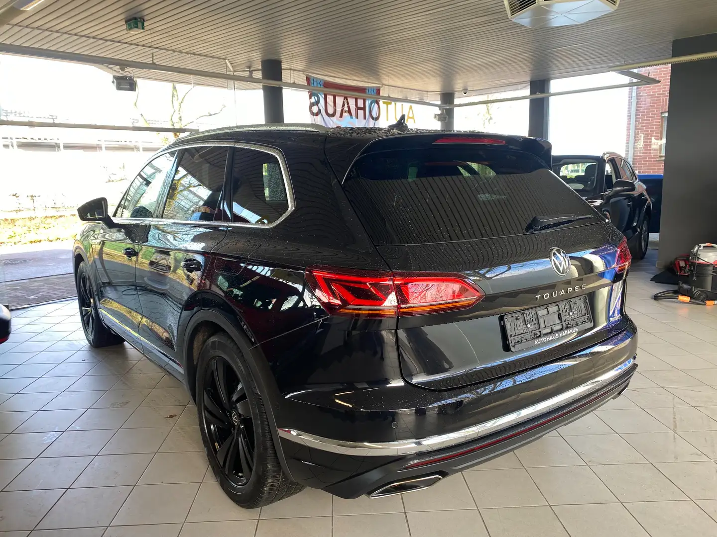 Volkswagen Touareg 3.0 TSI Elegance 4M eHybrid Pano/Luft/Matrix Schwarz - 2