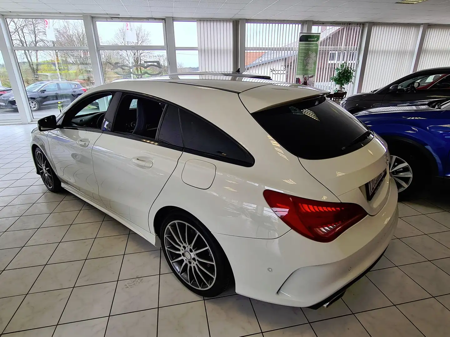 Mercedes-Benz CLA 220 d DCT Shooting Brake AMG Line Xenon Sitzheizung Bianco - 2