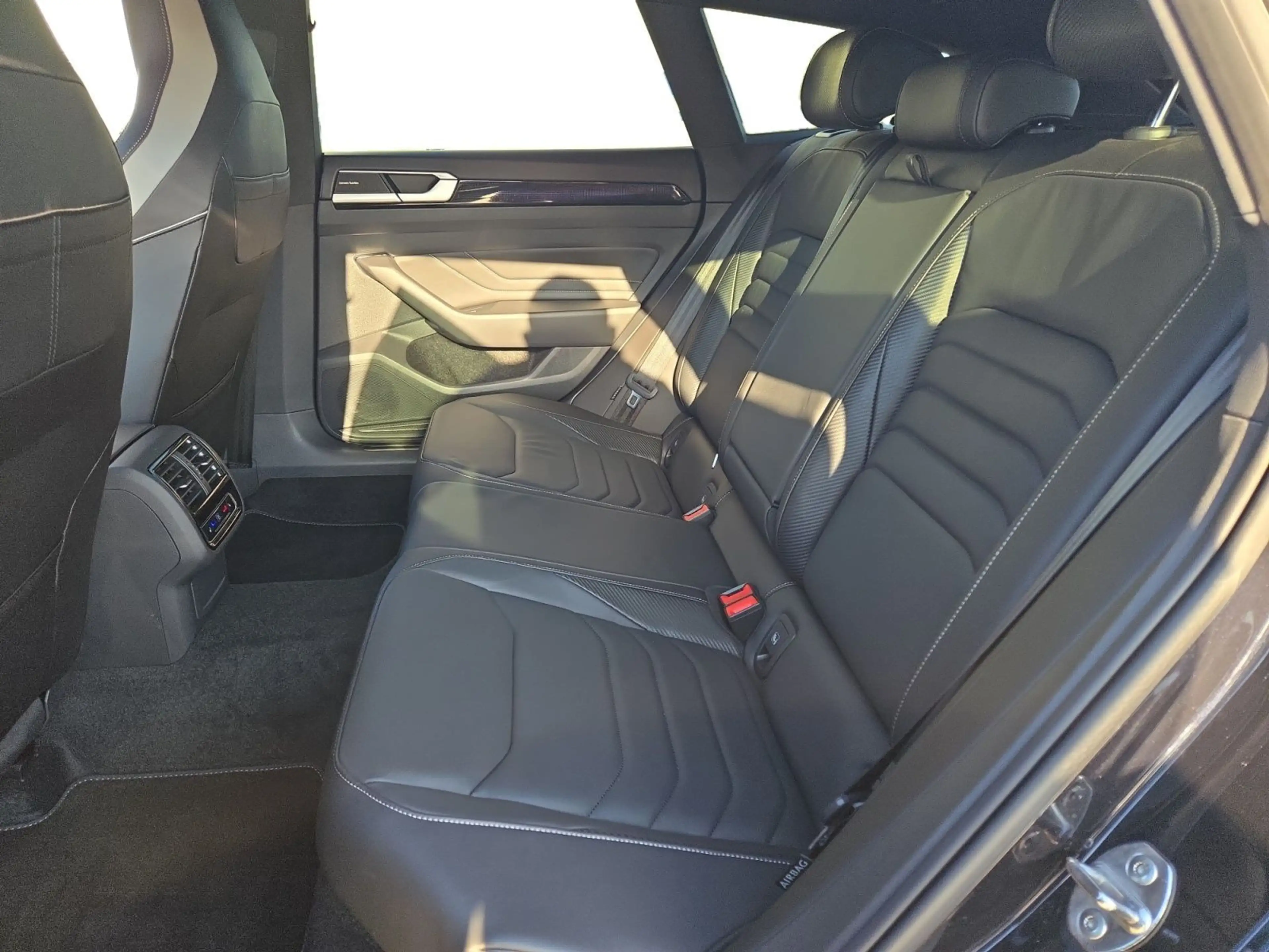 Volkswagen Arteon Arteon Shootingbrake R-Line 2.0 l TDI DSG, LEDER — photo 10
