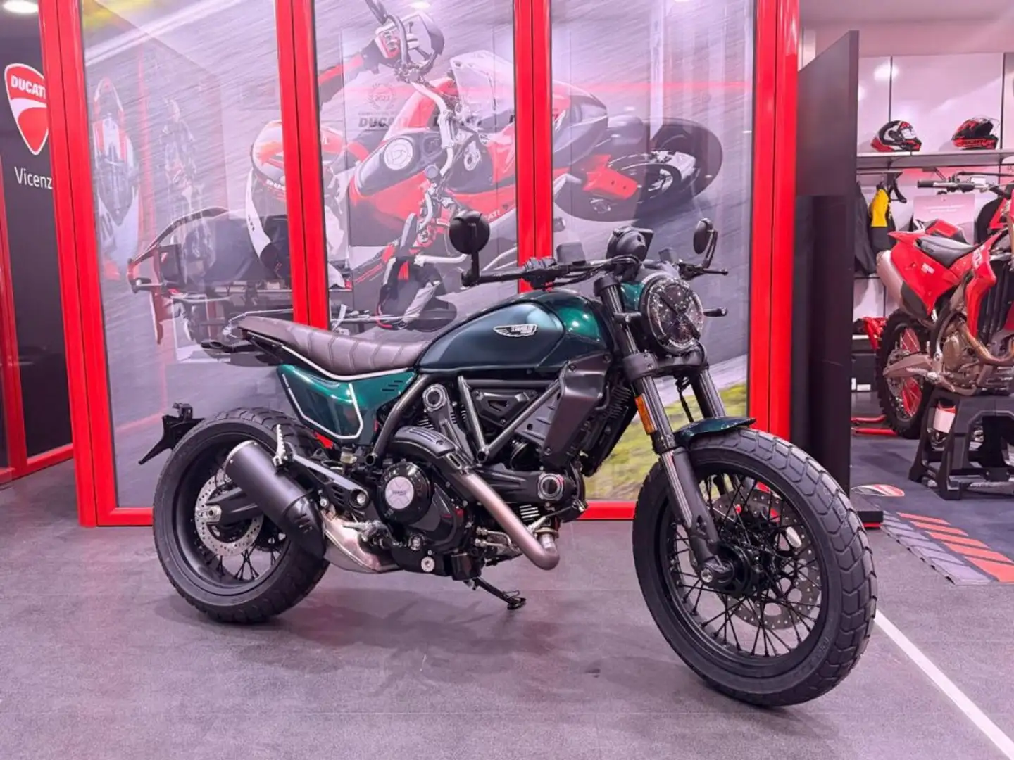 Ducati Scrambler 800 NIGHTSHIFT EMERALD GREEN Verde - 1