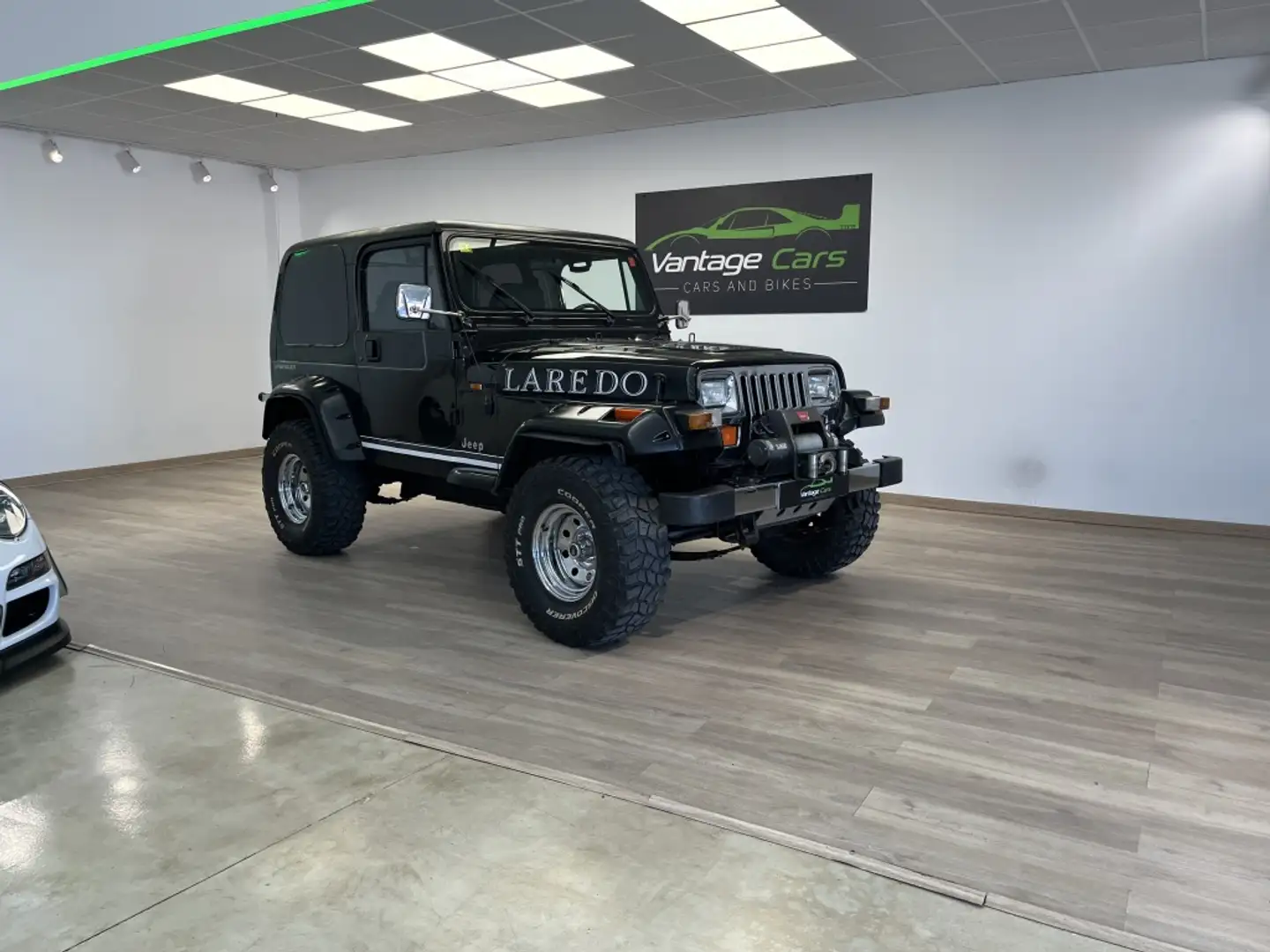 Jeep Wrangler 4.0 Noir - 1