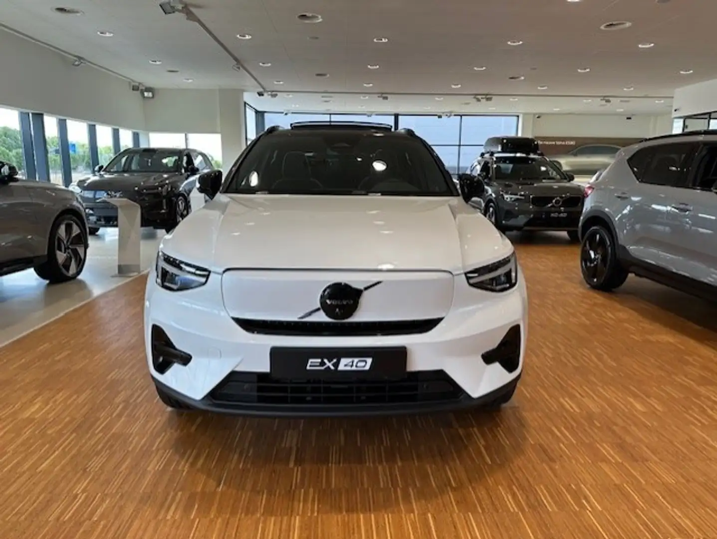 Volvo EX40 EX40 Extend. Range Ultra Black Ed. | UIT VOORRAAD Blanc - 2