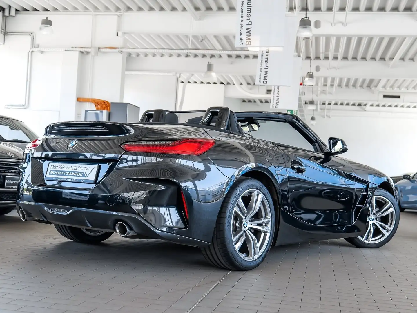 BMW Z4 sDrive20i M-Sport LiveCockpitProf ACC AppleCP Zwart - 2