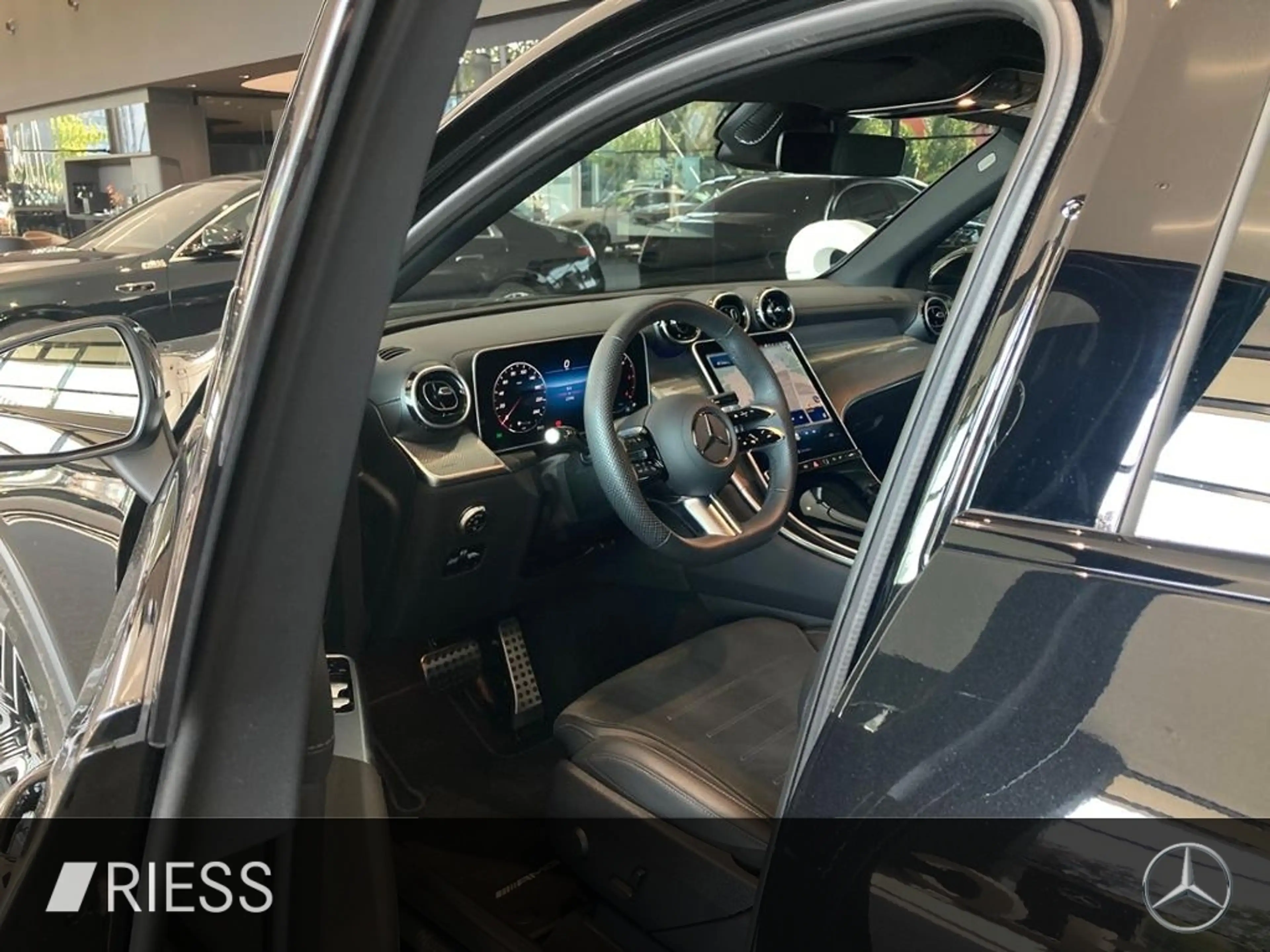 Mercedes-Benz GLC 220 d 4M ACC AHK AUT Kam. KeyLess KlimaA LED — photo 6
