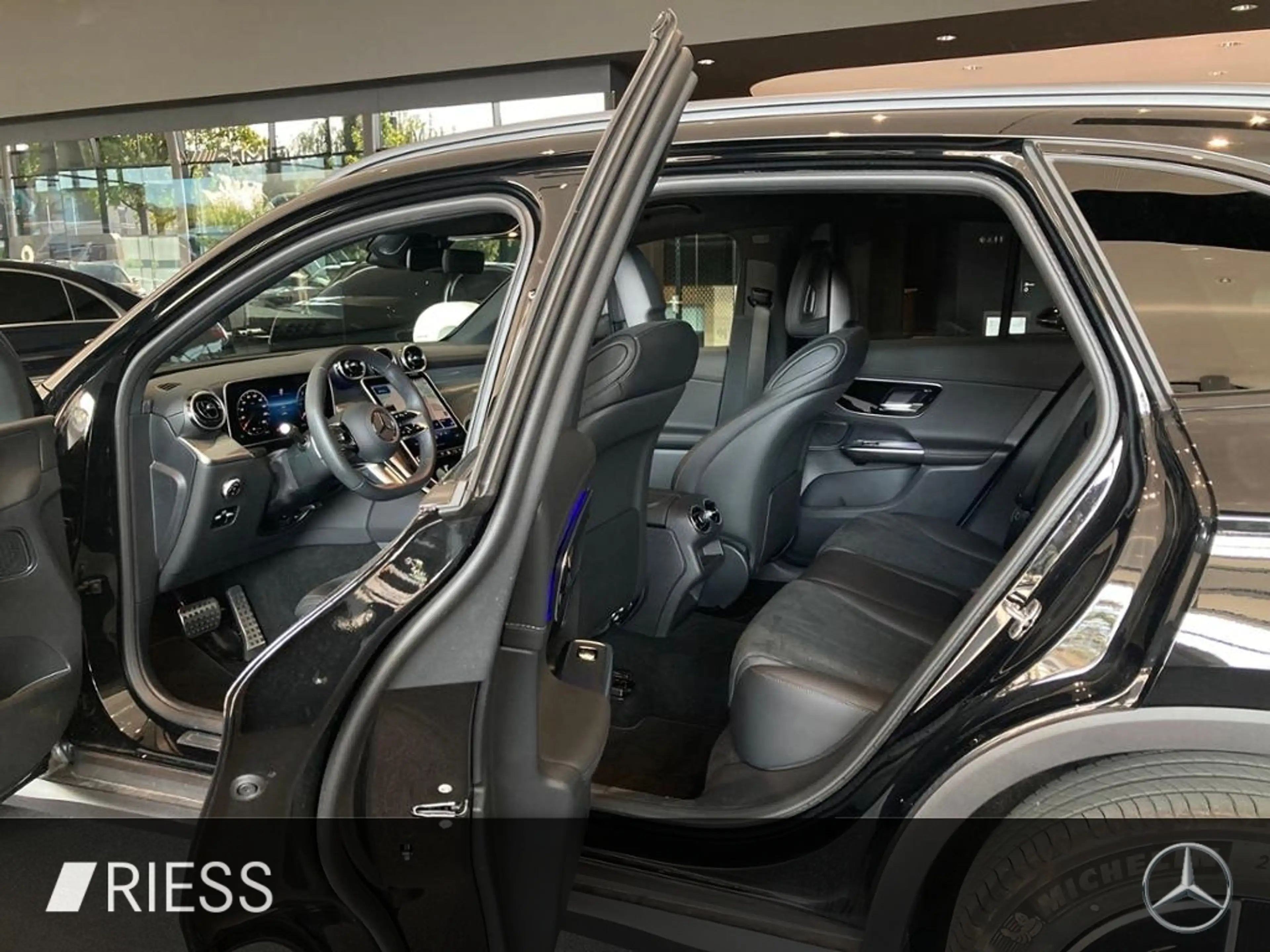 Mercedes-Benz GLC 220 d 4M ACC AHK AUT Kam. KeyLess KlimaA LED — photo 9
