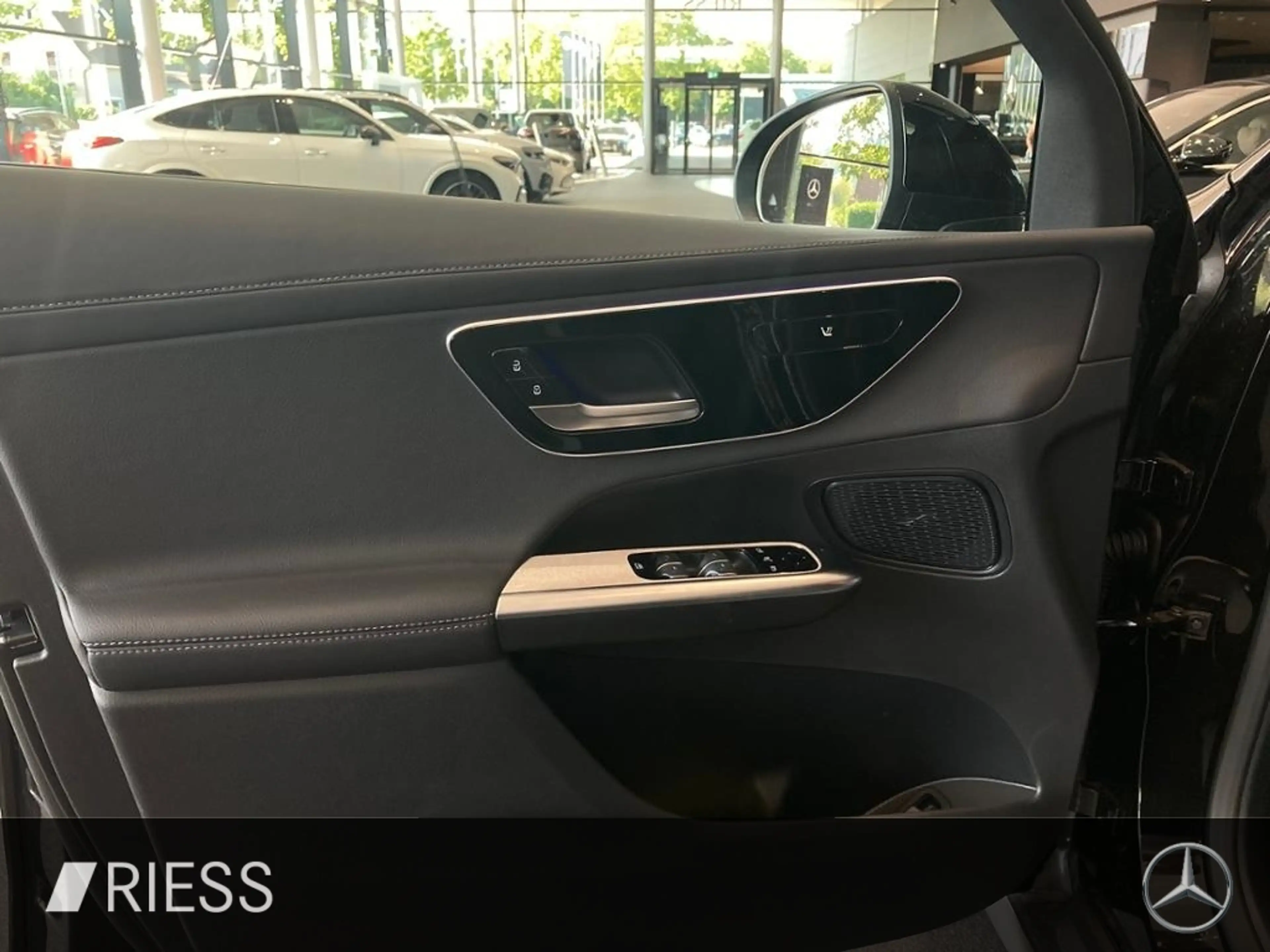 Mercedes-Benz GLC 220 d 4M ACC AHK AUT Kam. KeyLess KlimaA LED — photo 8