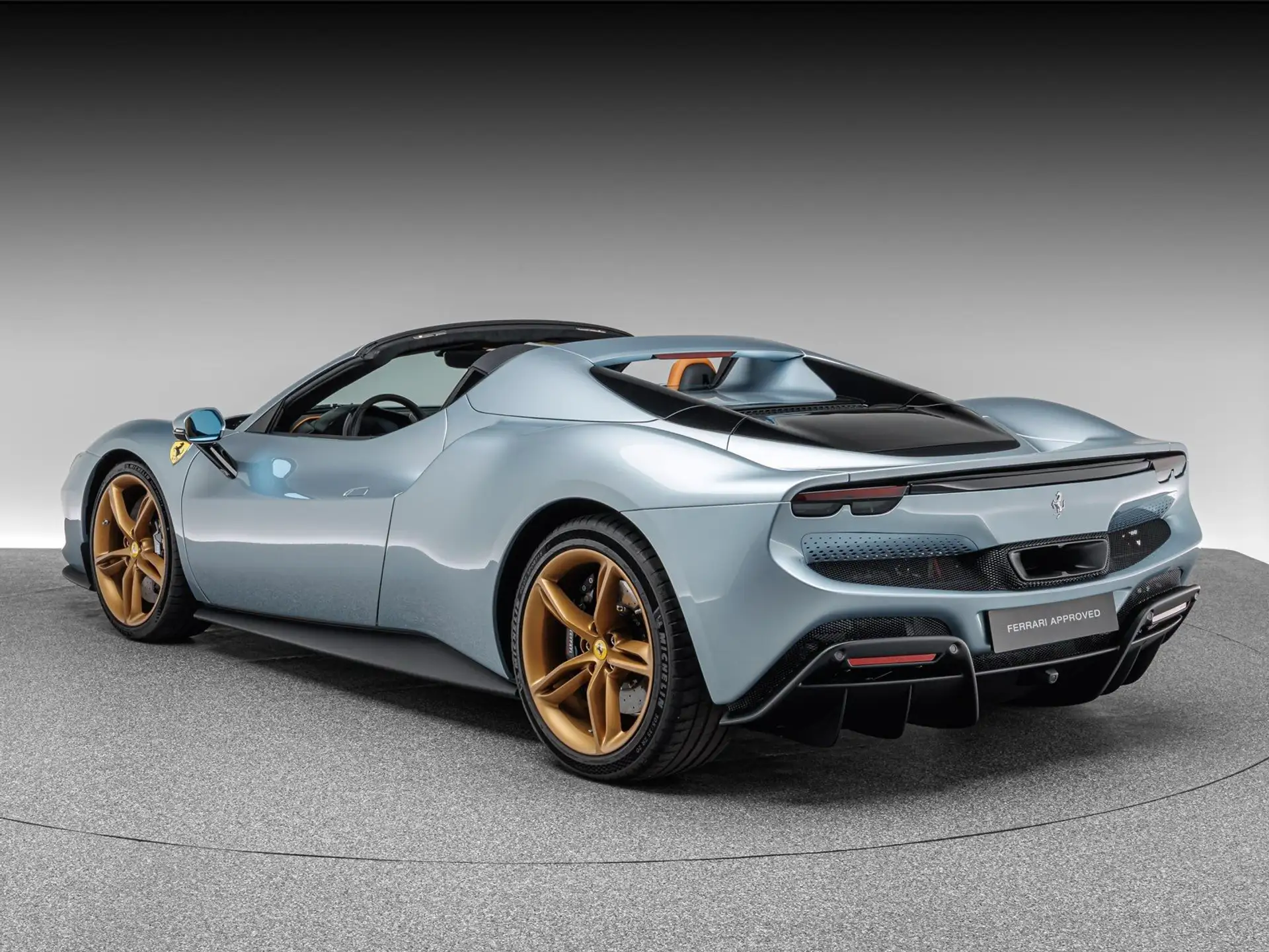 페라리 296 GTS 2024 회색 사진 3
