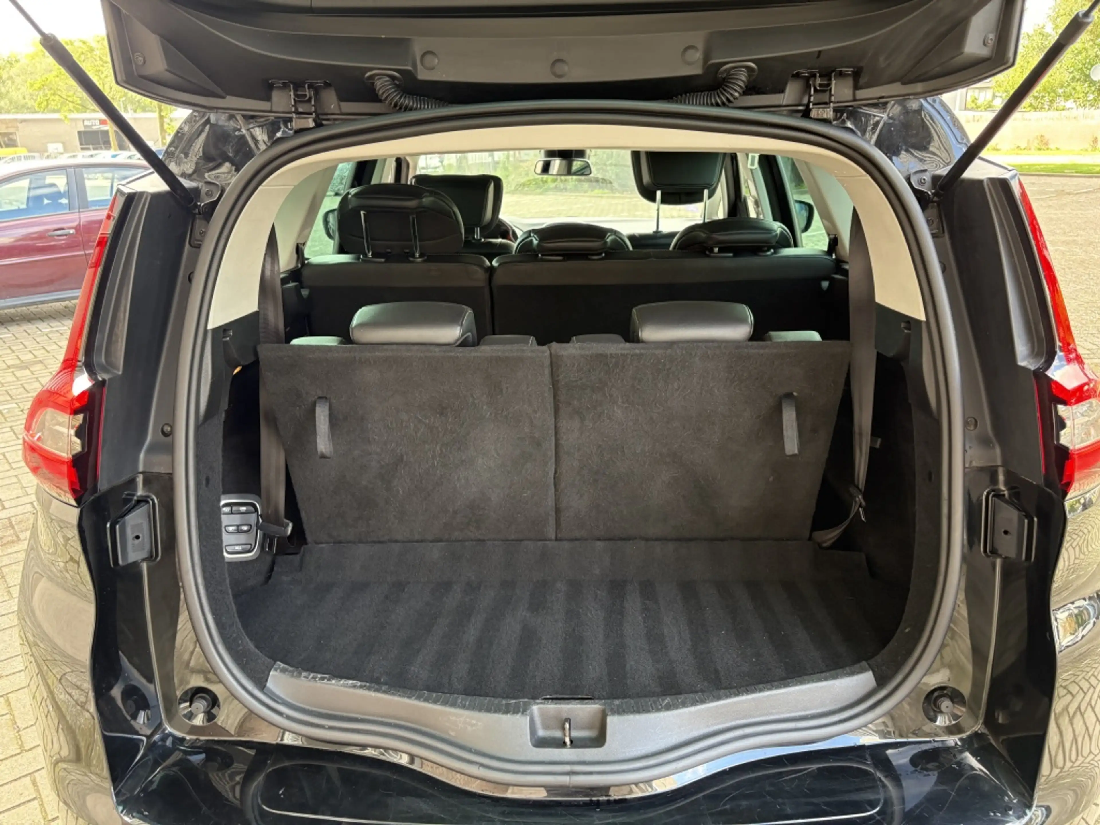 Renault Grand Scenic 1.2 TCe Zen 7p. Navi Clima Massage — photo 25