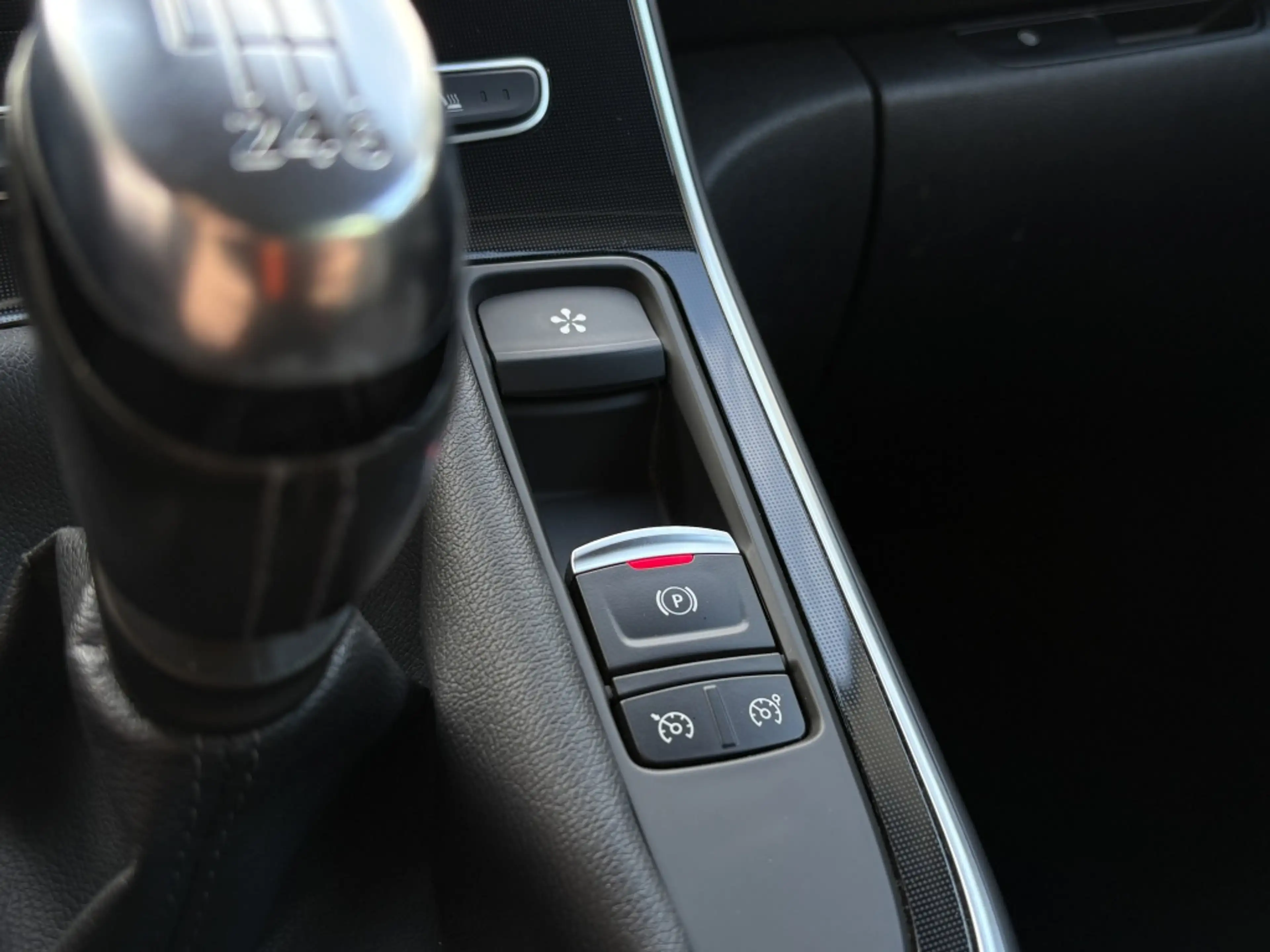 Renault Grand Scenic 1.2 TCe Zen 7p. Navi Clima Massage — photo 19