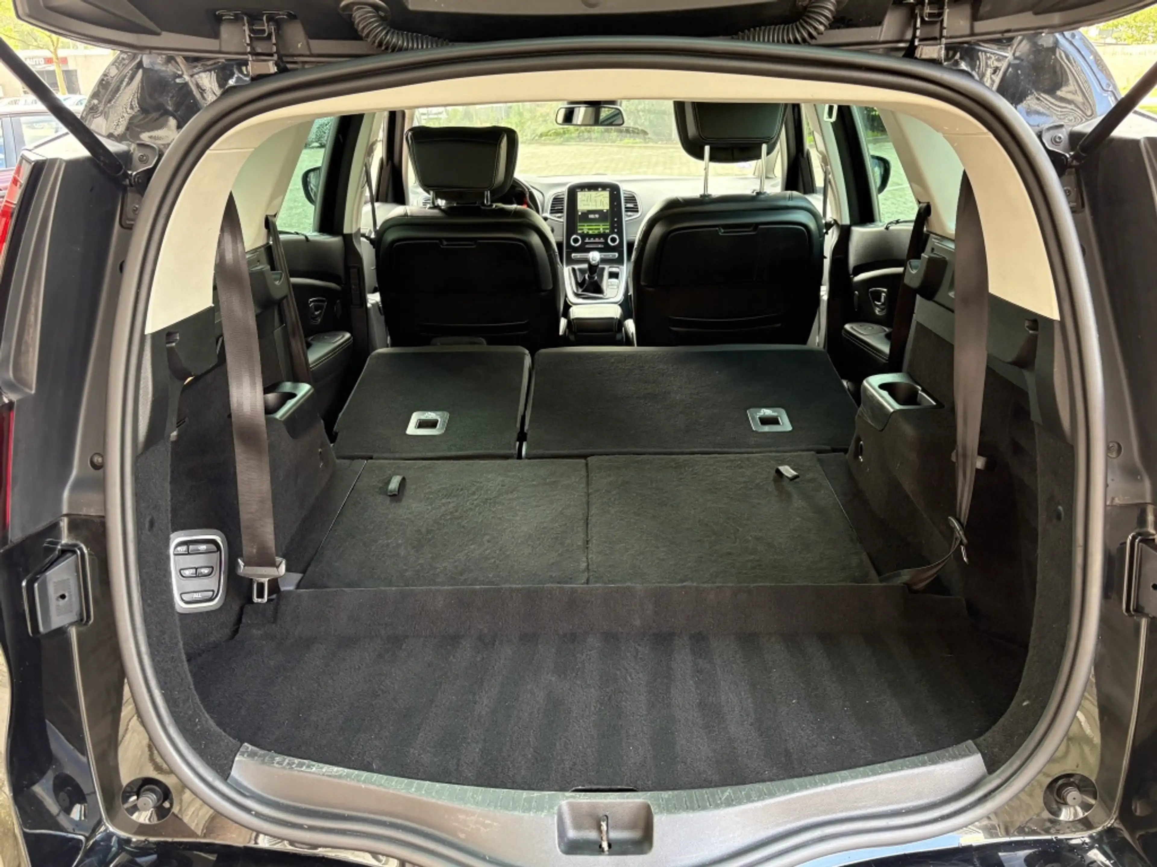 Renault Grand Scenic 1.2 TCe Zen 7p. Navi Clima Massage — photo 26