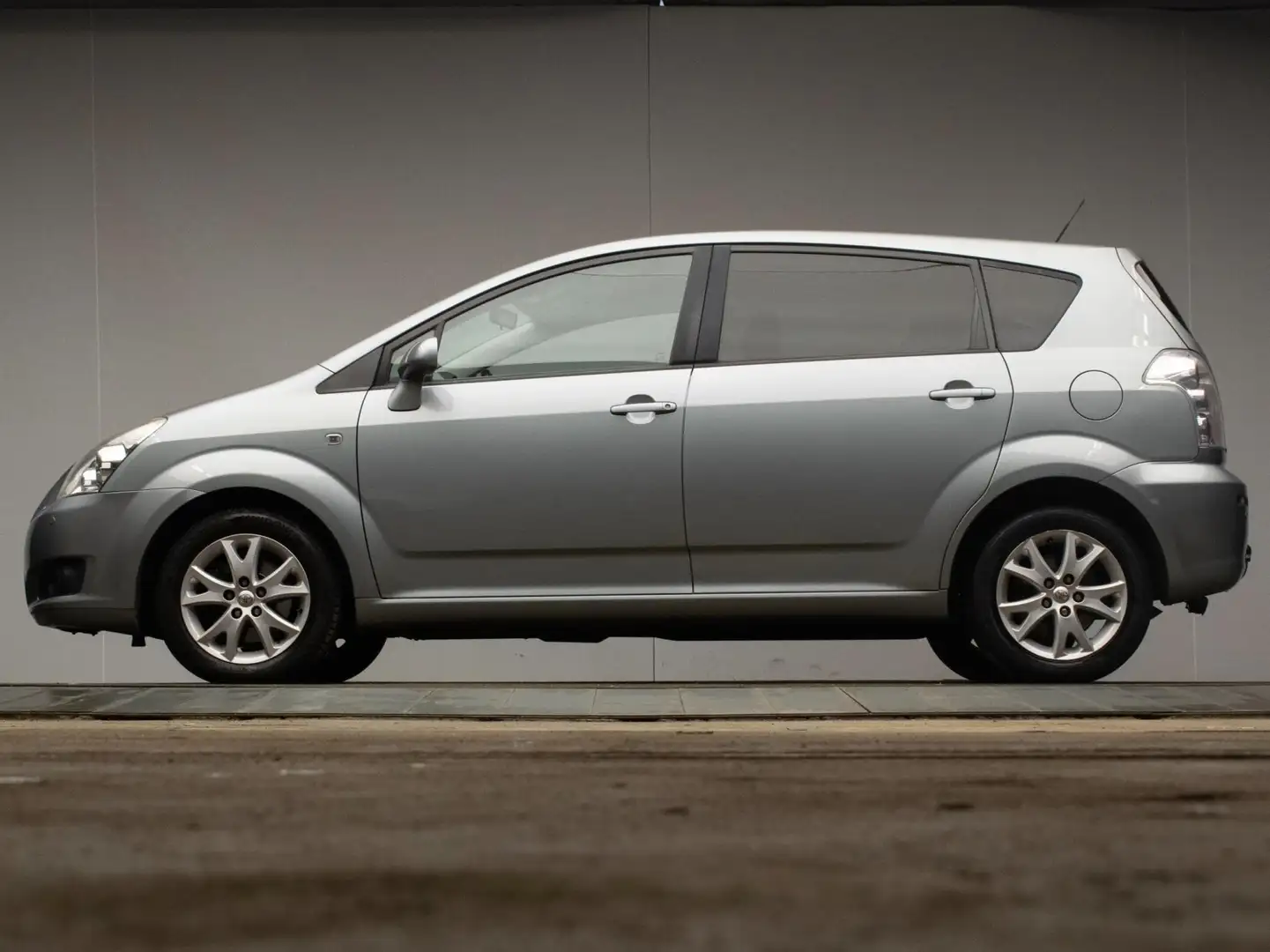 Toyota Verso 1.8 VVT-i Terra 7p. Sport (ELECTRISCH PAKKET,NAVI, Grau - 1