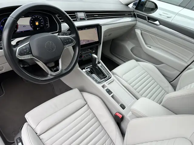 Volkswagen Passat view 8