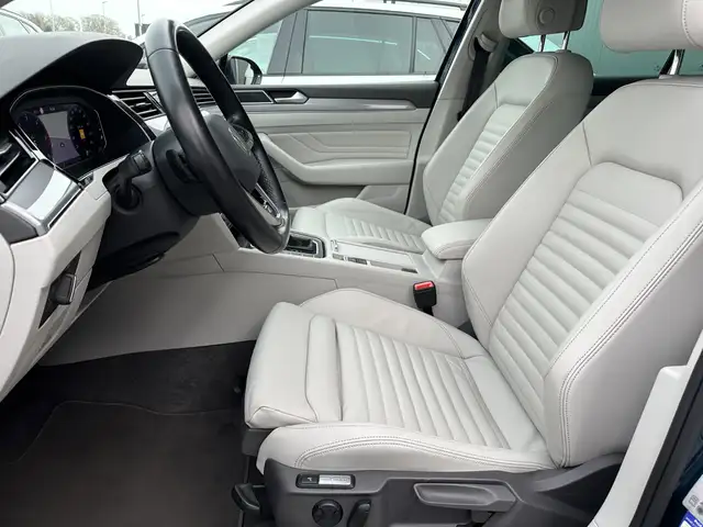 Volkswagen Passat view 9