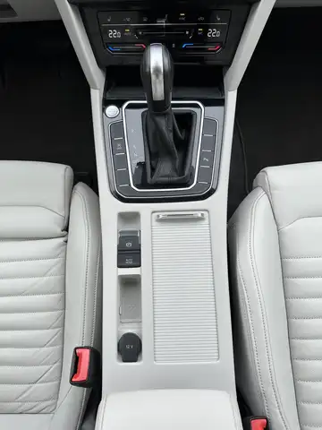Volkswagen Passat view 13