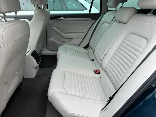 Volkswagen Passat view 10