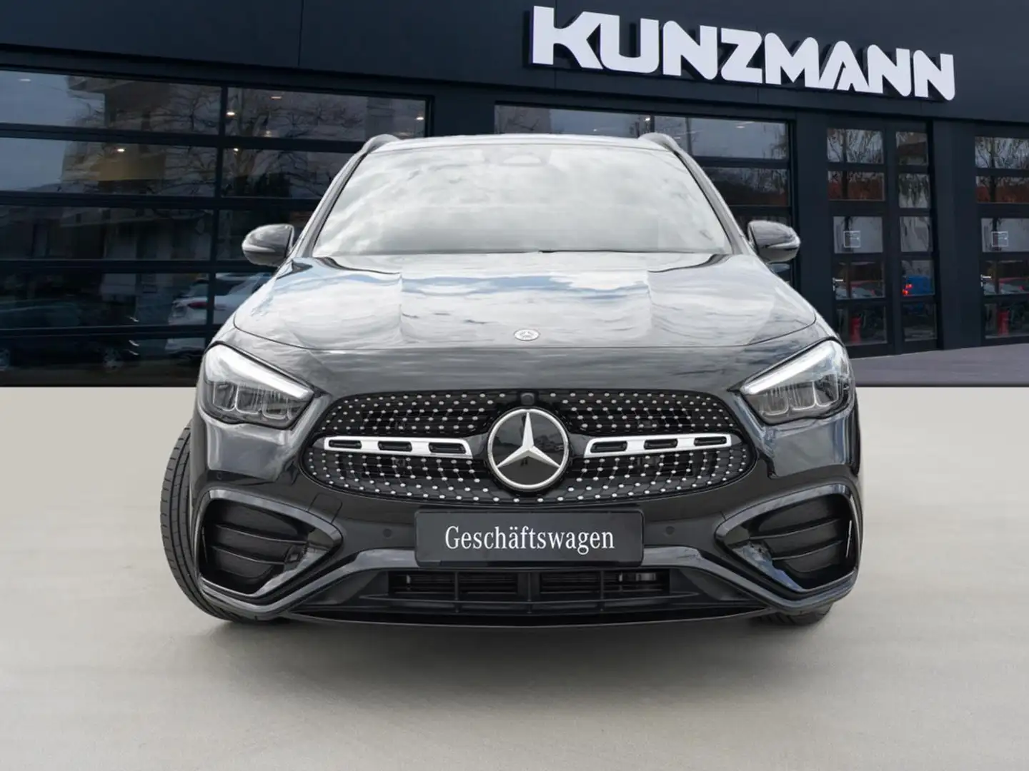 Mercedes-Benz GLA 180 AMG Night Navi Distronic AHK Kamera Negro - 2