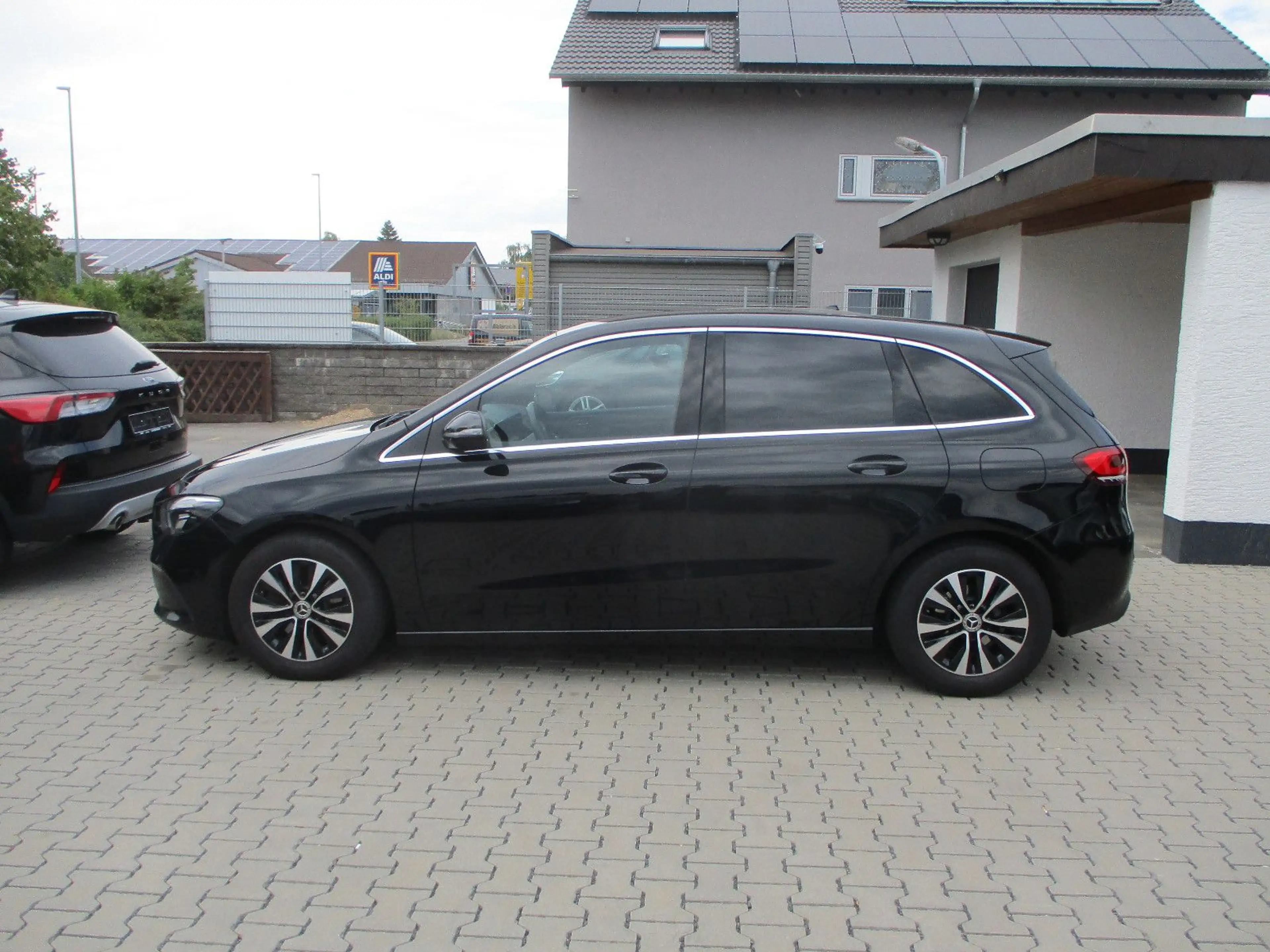 Mercedes-Benz B 180 d NAVI LEDER KAMER SPUR TEMP SITZH LED PDC