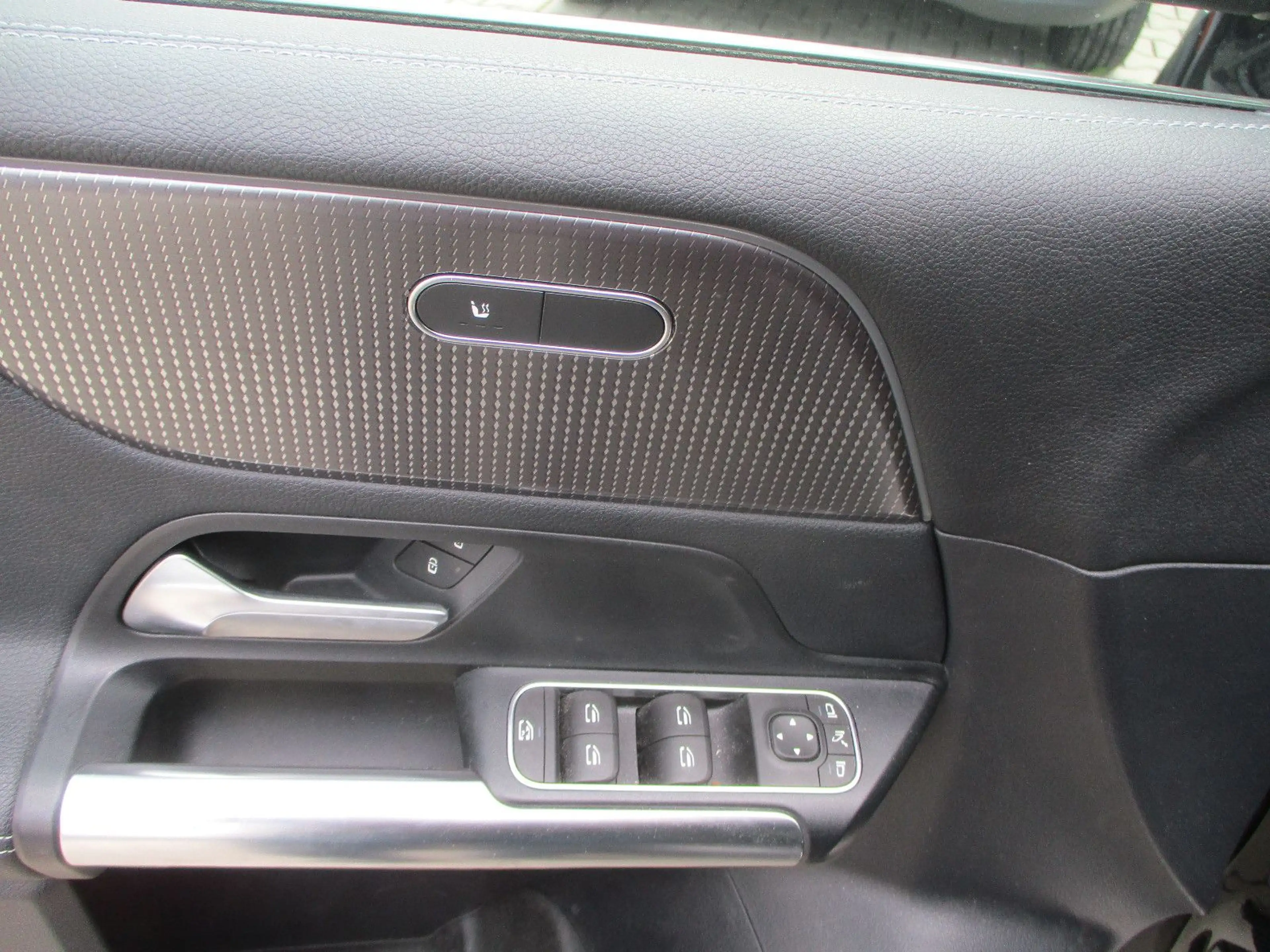 Mercedes-Benz B 180 d NAVI LEDER KAMER SPUR TEMP SITZH LED PDC — photo 9