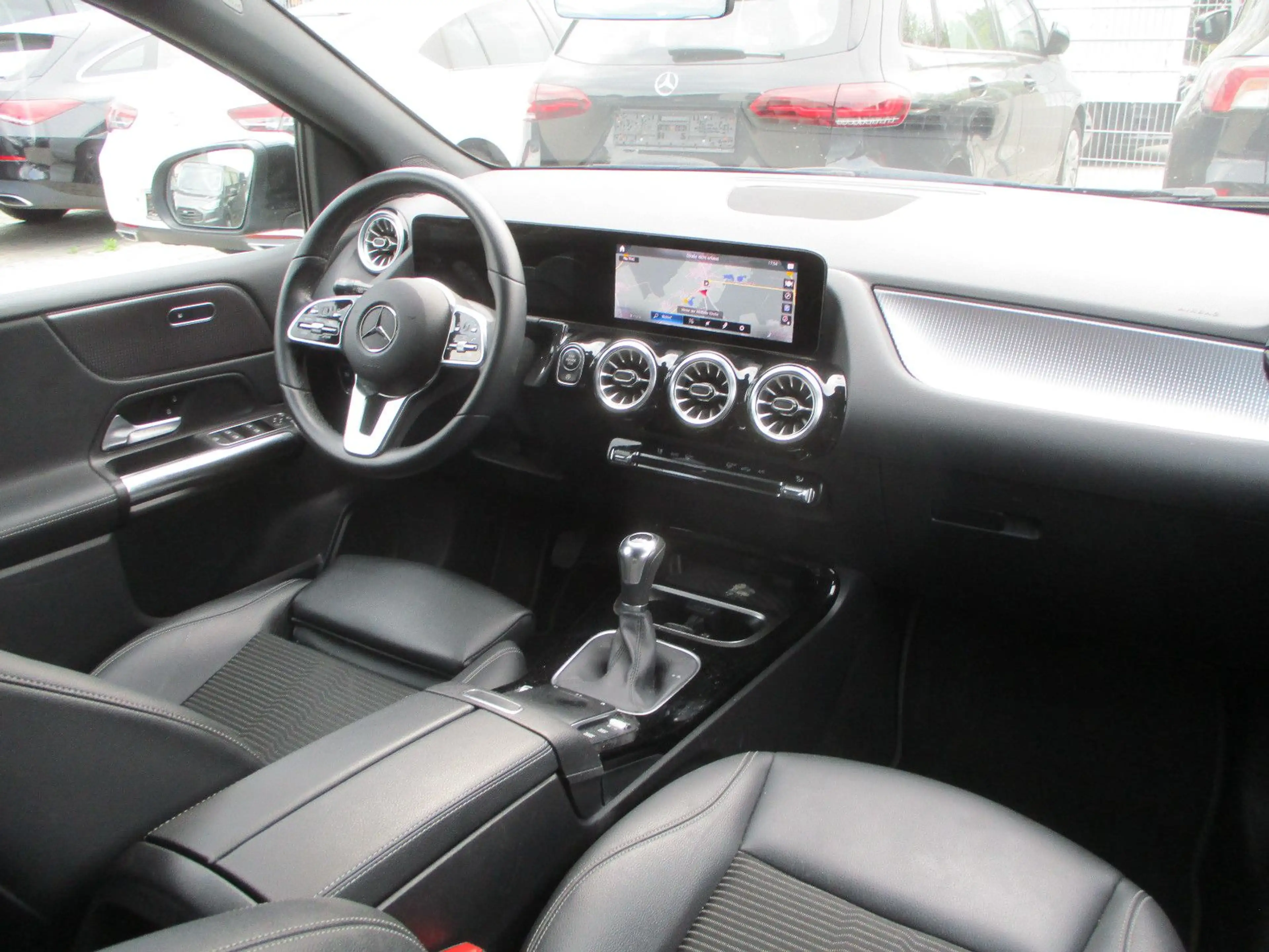 Mercedes-Benz B 180 d NAVI LEDER KAMER SPUR TEMP SITZH LED PDC — photo 13