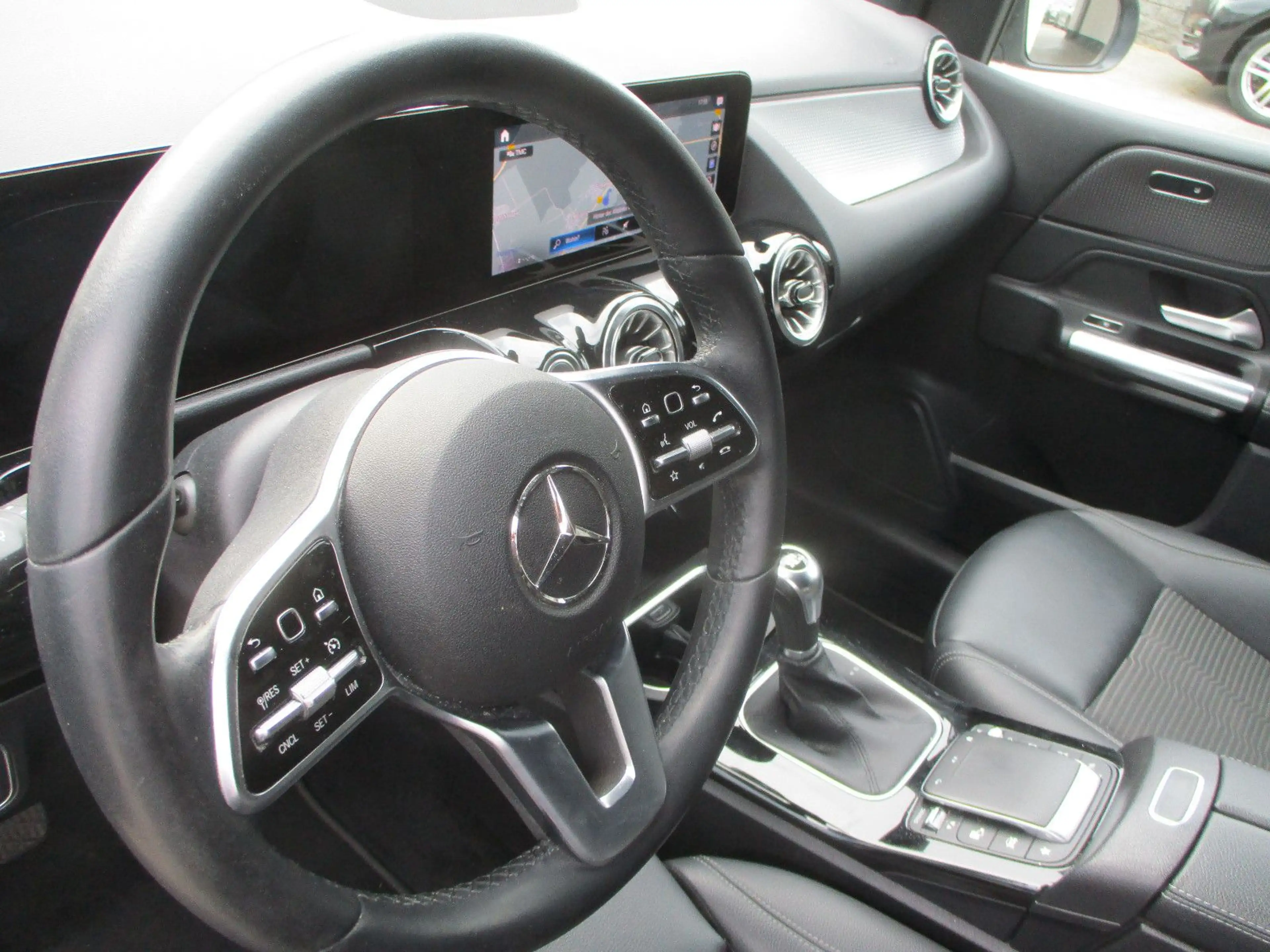 Mercedes-Benz B 180 d NAVI LEDER KAMER SPUR TEMP SITZH LED PDC — photo 8
