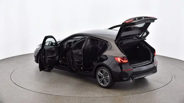 BMW 1 Series view 4