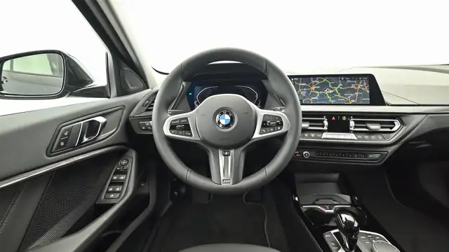 BMW 1 Series view 5