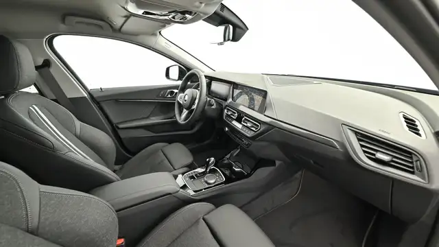 BMW 1 Series view 9