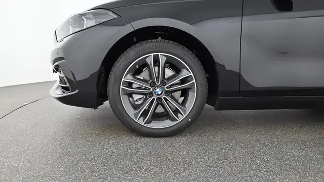 BMW 1 Series view 10