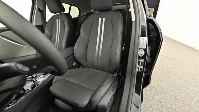 BMW 1 Series view 8