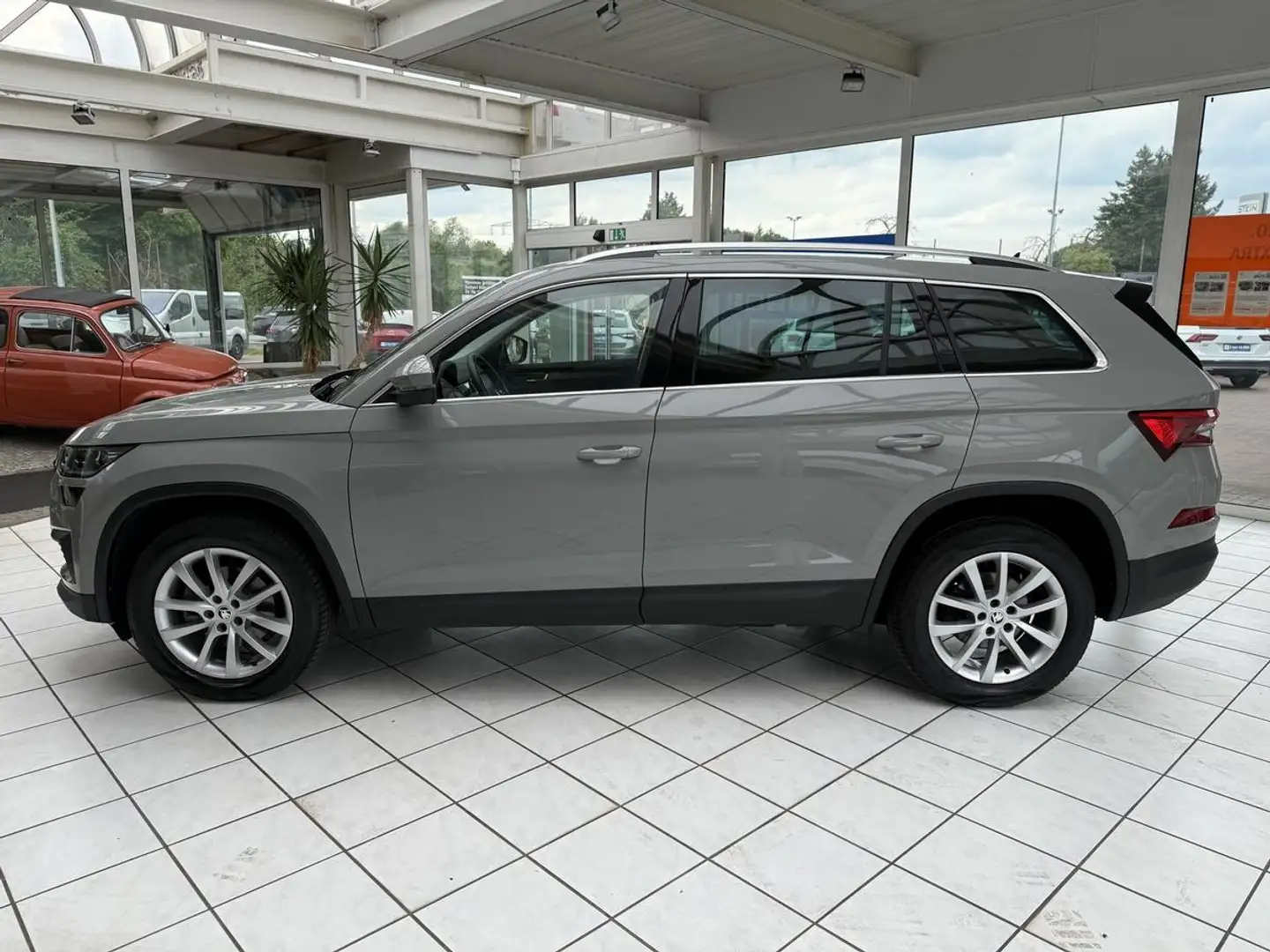 Skoda Kodiaq 2.0 TDI Style (EURO 6d) Grijs - 2
