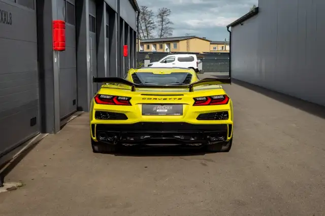 Chevrolet Corvette view 5