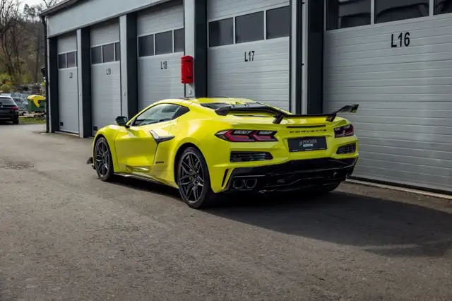 Chevrolet Corvette view 6