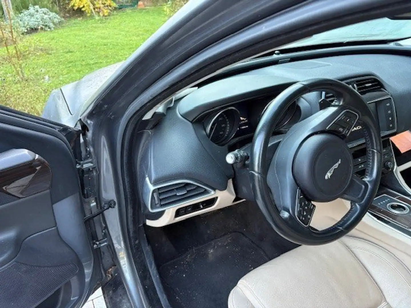 Jaguar XE XE 20d Prestige Aut. Prestige Grau - 2