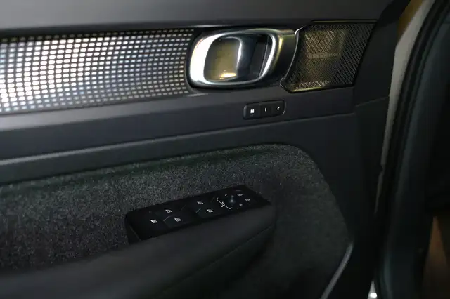 Volvo XC40 view 14