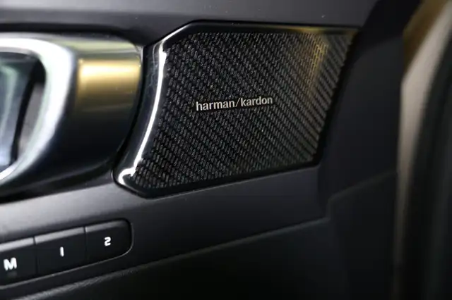 Volvo XC40 view 16