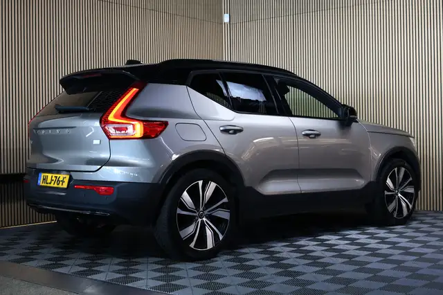 Volvo XC40 view 8
