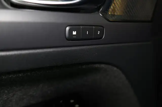 Volvo XC40 view 15
