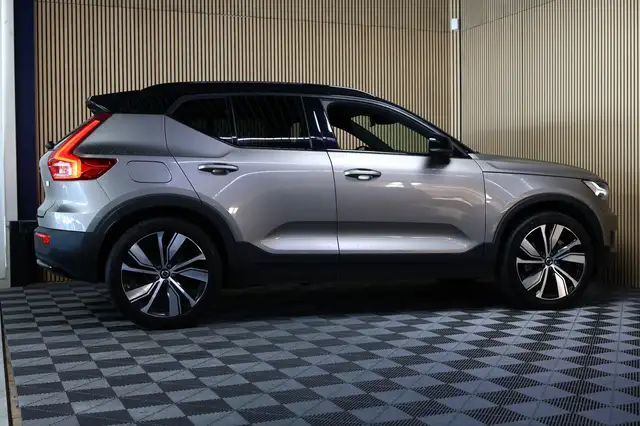 Volvo XC40 view 9